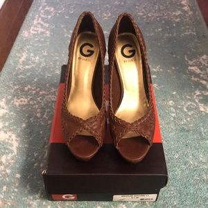 Guess Brown Pumps